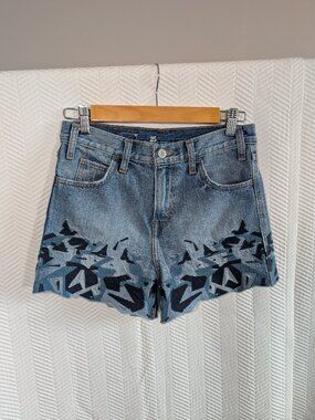 Levi’s Denim Embroidered Shorts Zig‑Zag Embroidered Hem Blue Jean Size 25 Boho